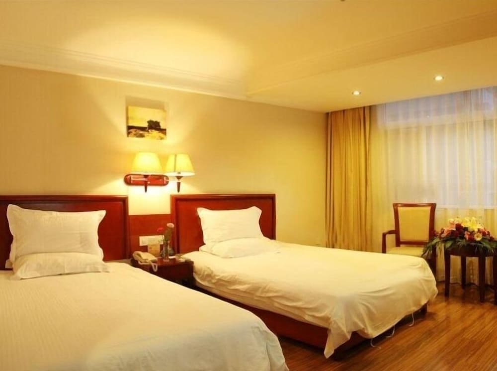 Фото GreenTree Inn NanNing LangDong Hotel