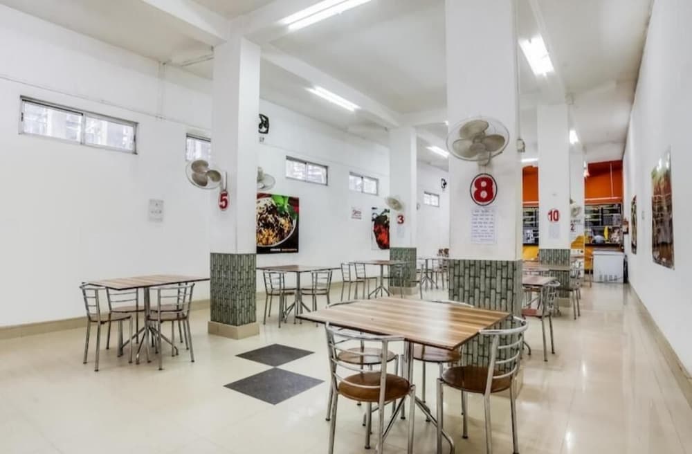 Фото Hotel Executive Inn