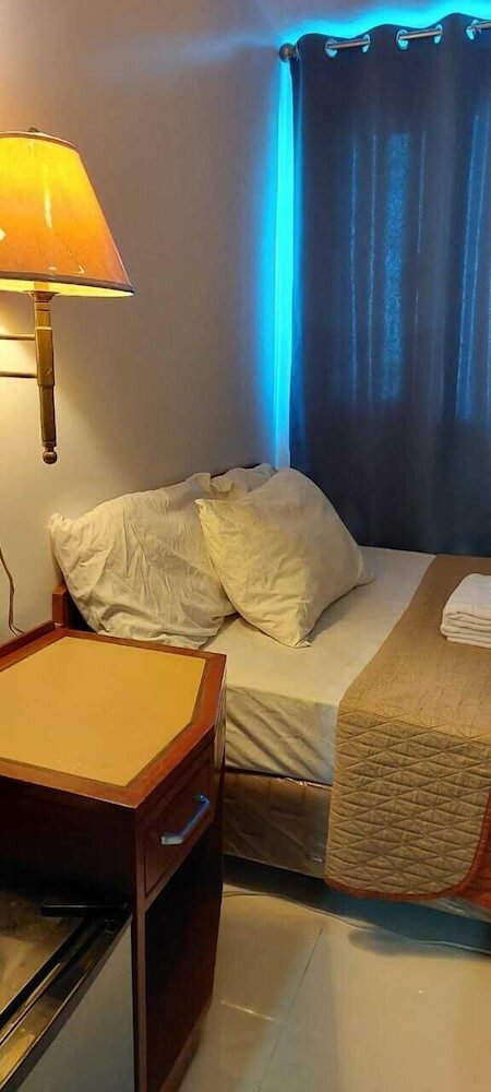 Фото Roxas Blvd Ermita Studio Us Embassy Mla