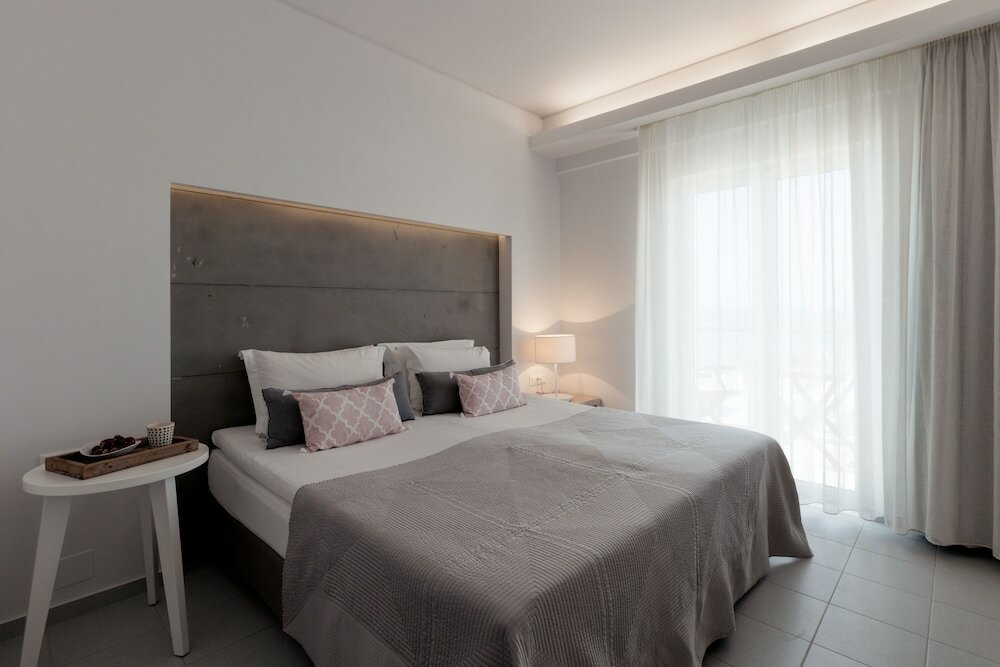 Фото Akrogiali Beach Hotel Apartments