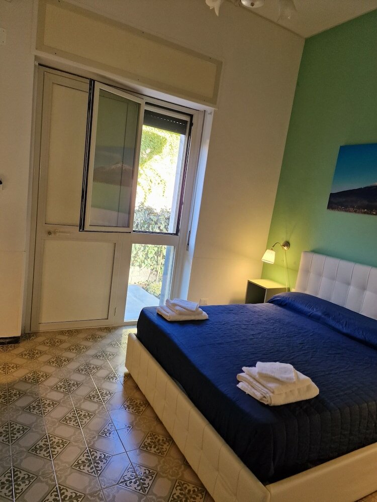 Фото Althea Etna Garden