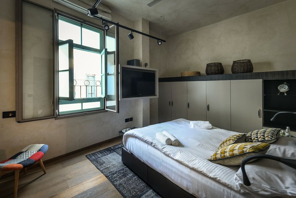 Фото Classical Spacious 3br apartment