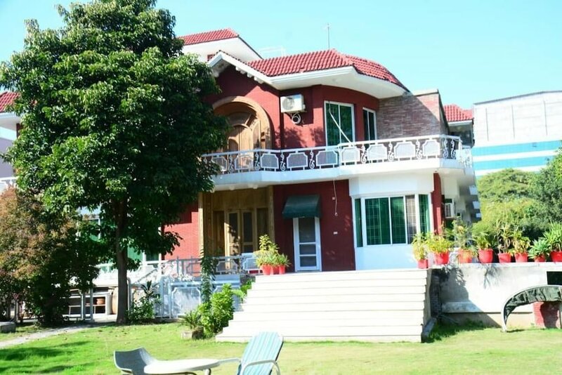 Гостиница Baani Signature Hotel в Исламабаде