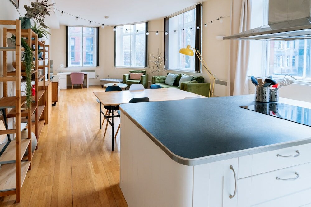 Фото Bright 2bd Flat in Manchester