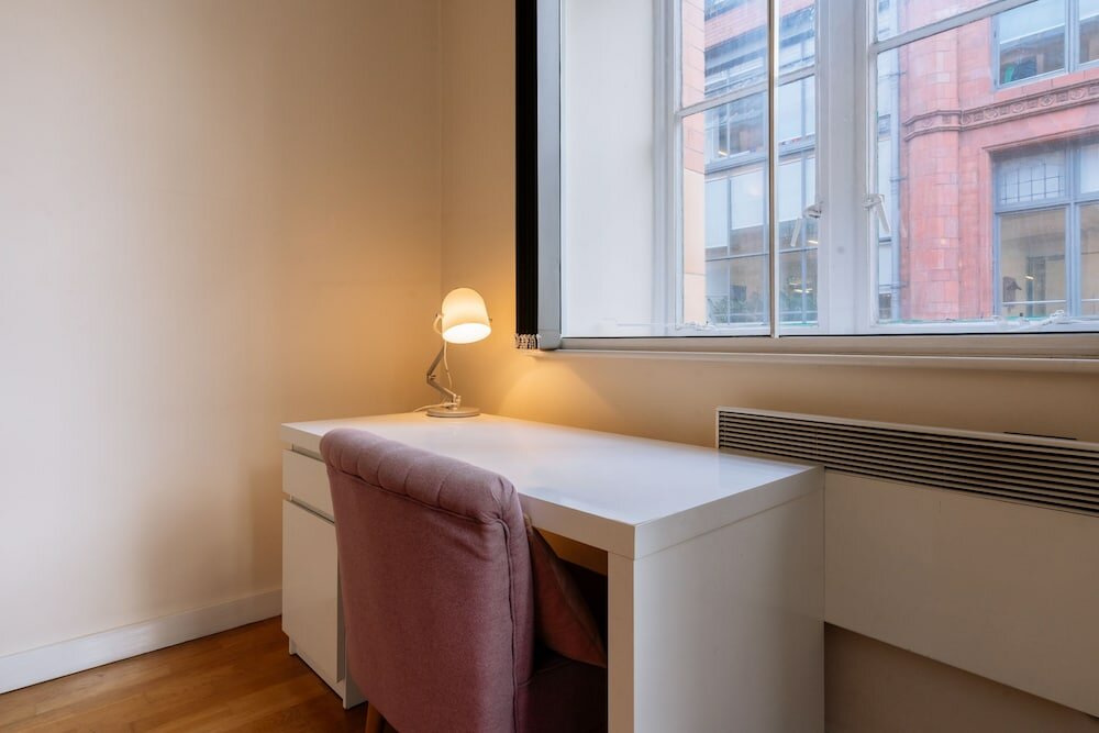 Фото Bright 2bd Flat in Manchester