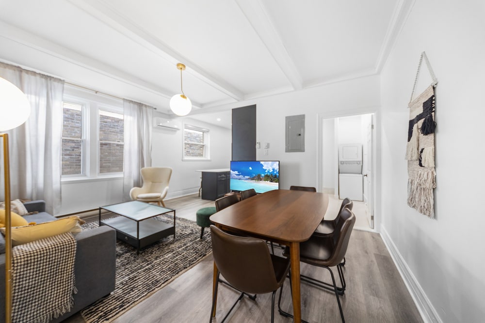 Фото Spacious Renovated Apartment Sleeps 12