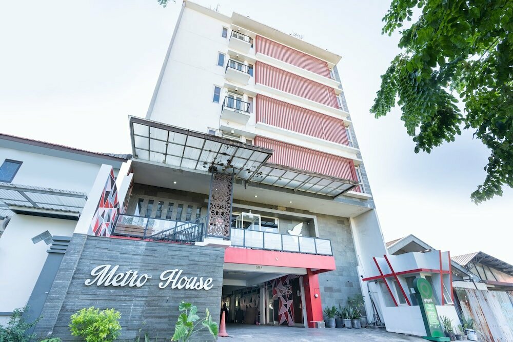 Hotel Metro House by Oyo, Surabaya, photo