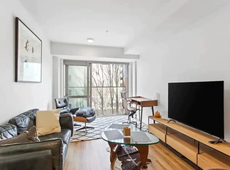 Гостиница Central Modern Apartment With Remote Working Space в Окленде