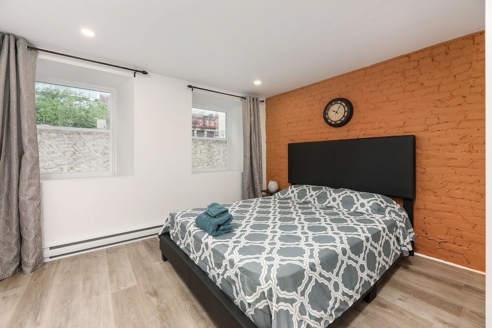 Фото 3 Bedroom Loft in Downtown Free parking