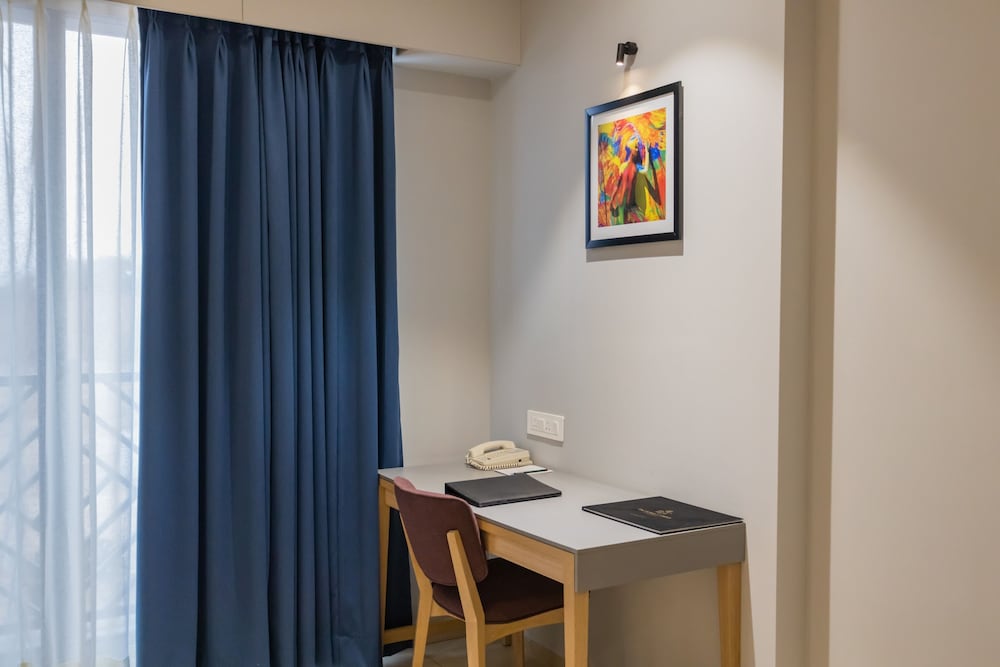 Фото The Lotus County Club & Resort