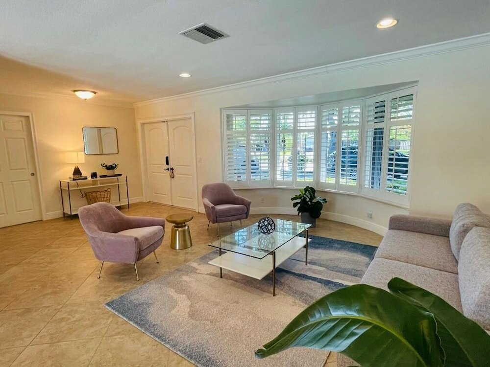 Фото Luxurious 3br Pool House. Lovely Place