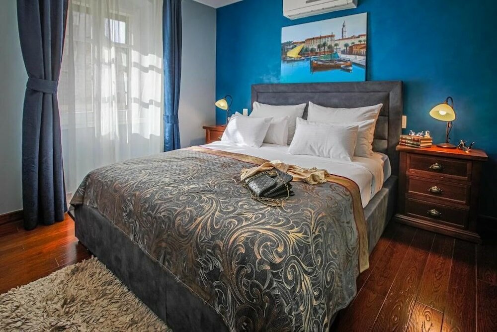 Фото Theatre Luxury Rooms