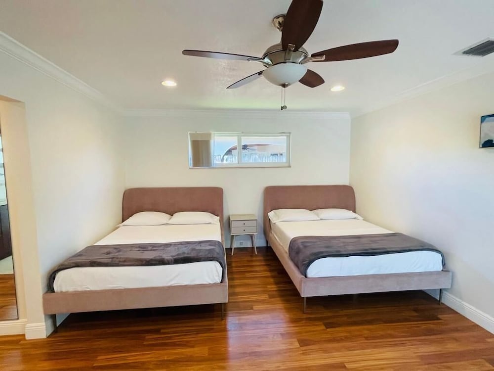 Фото Luxurious 3br Pool House. Lovely Place