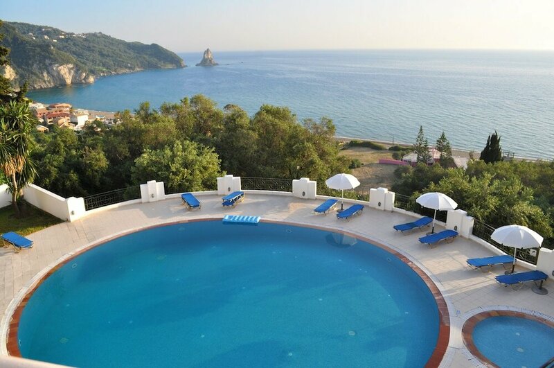 Гостиница Beautiful Holiday Apartments Maria With Pool - Agios Gordios Beach, Corfu