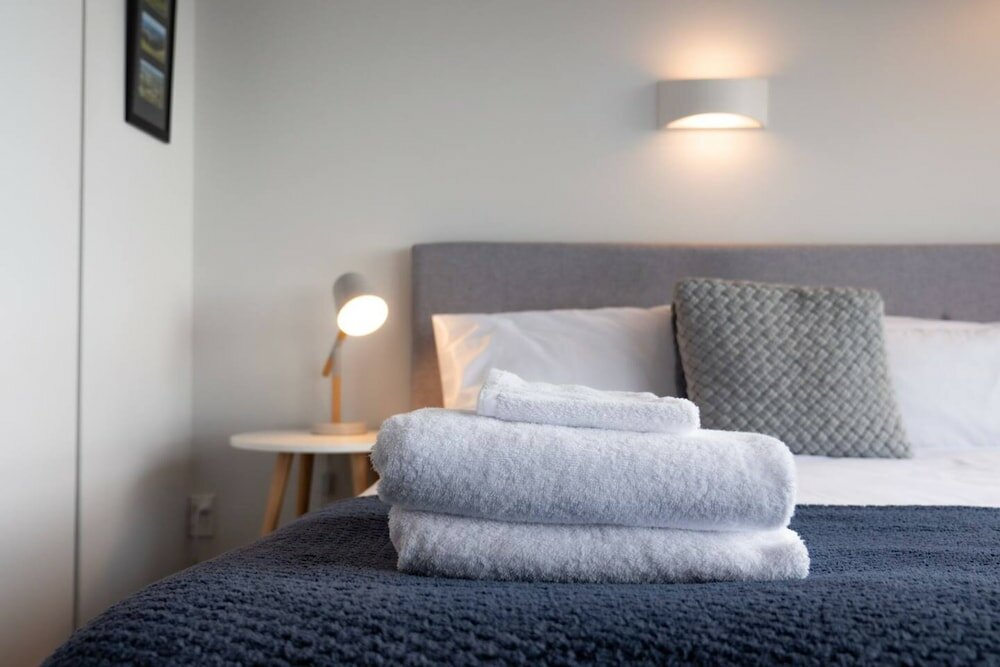 Фото Centrally Located Light-filled Studio w Parking