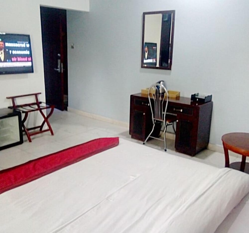 Фото The Crib Art Hotel