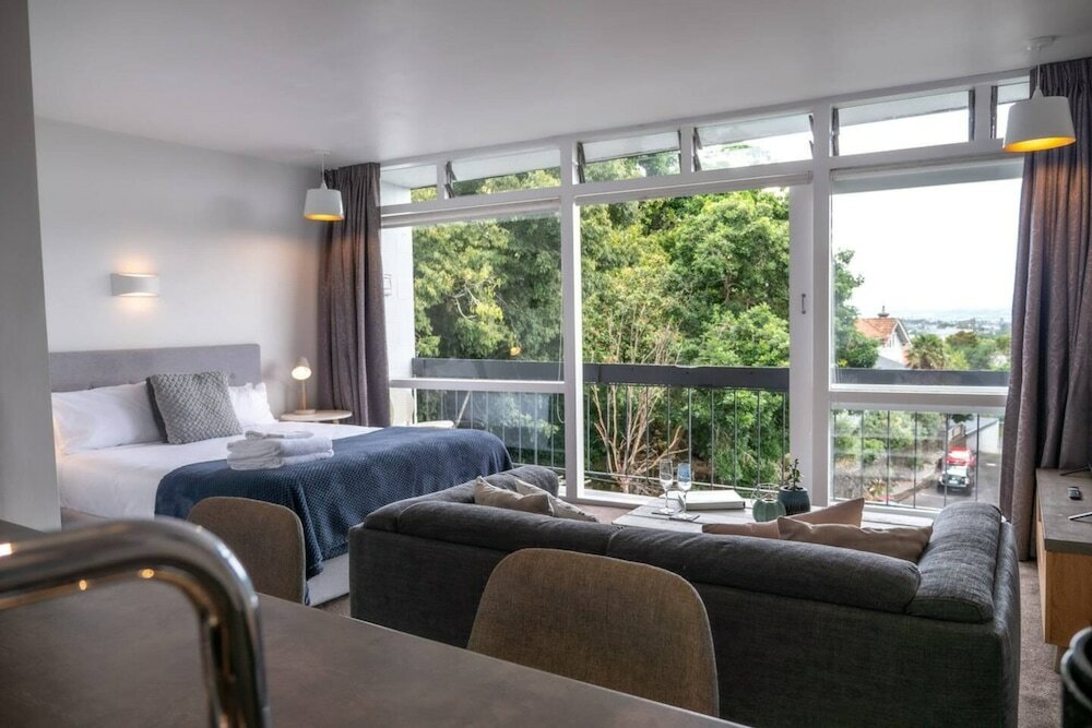 Фото Centrally Located Light-filled Studio w Parking