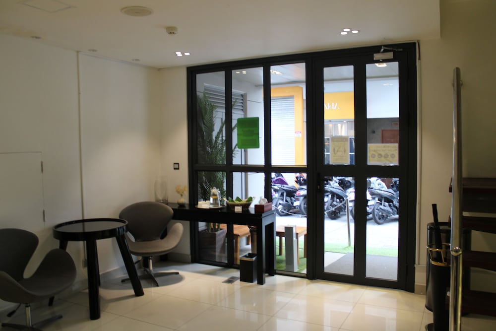 Фото Beehive Premier