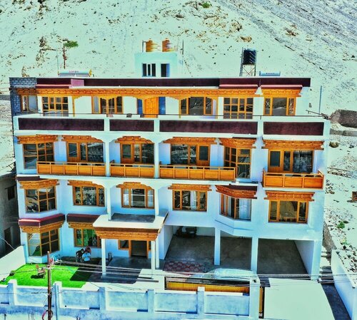 Гостиница Hotel Hill Top Heaven в Лехе