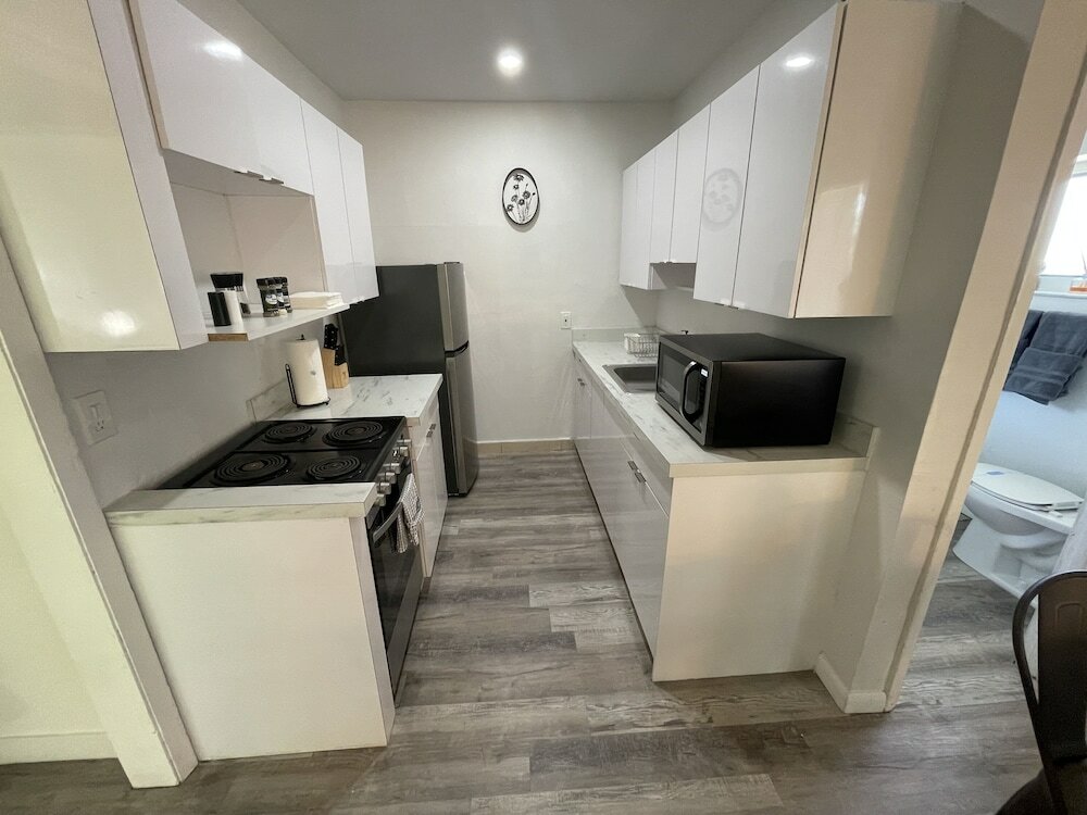 Фото Building next to CocoWalk & Brickell