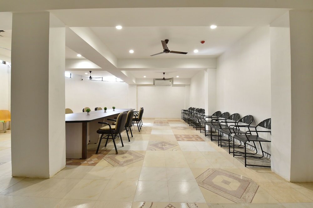 Фото Fabhotel Siddharth Corporate