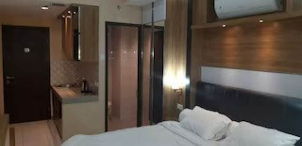 Фото Express O 91863 Mekarwangi M-square