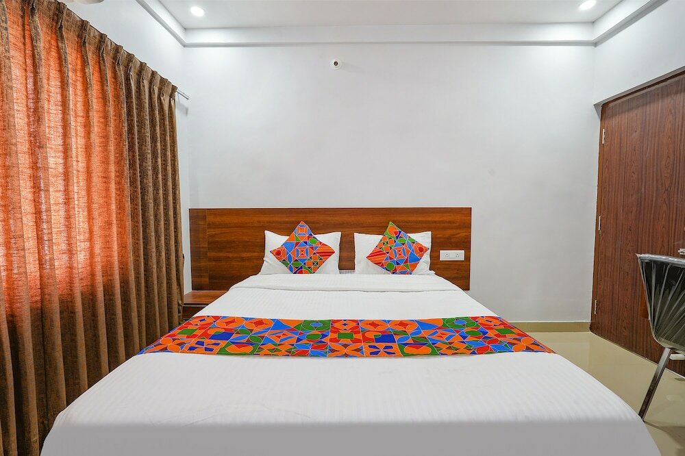 Фото Fabhotel Whitefield Suites