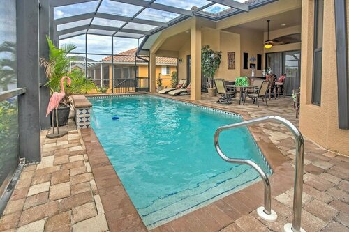Гостиница Upscale Marco Island Villa w Outdoor Bar + Pool! в Марко Айленд