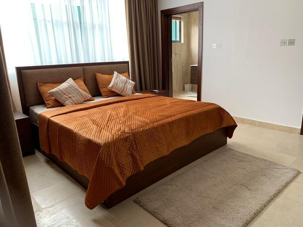 Фото Euneva Court Townhouses - Bentley Place