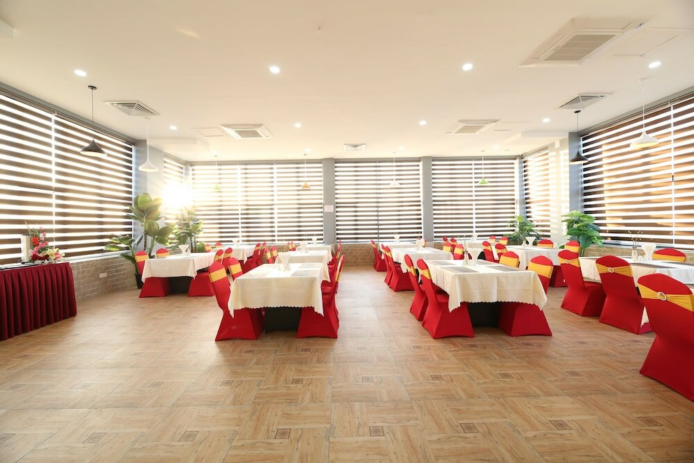 Фото Royal Peacock Hotel