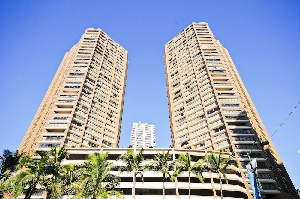 Фото Spacious Condos With Private Balcony at Discovery Bay - Free Wifi, Near Beaches!