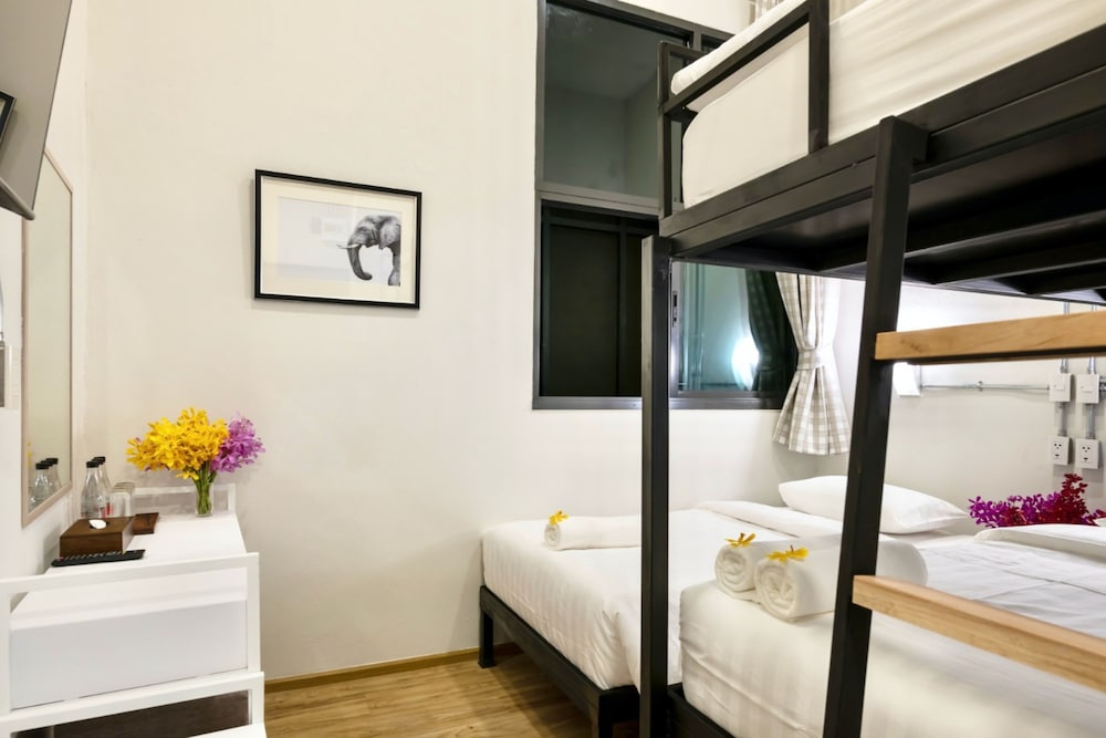 Фото Red Door Heritage Hotel