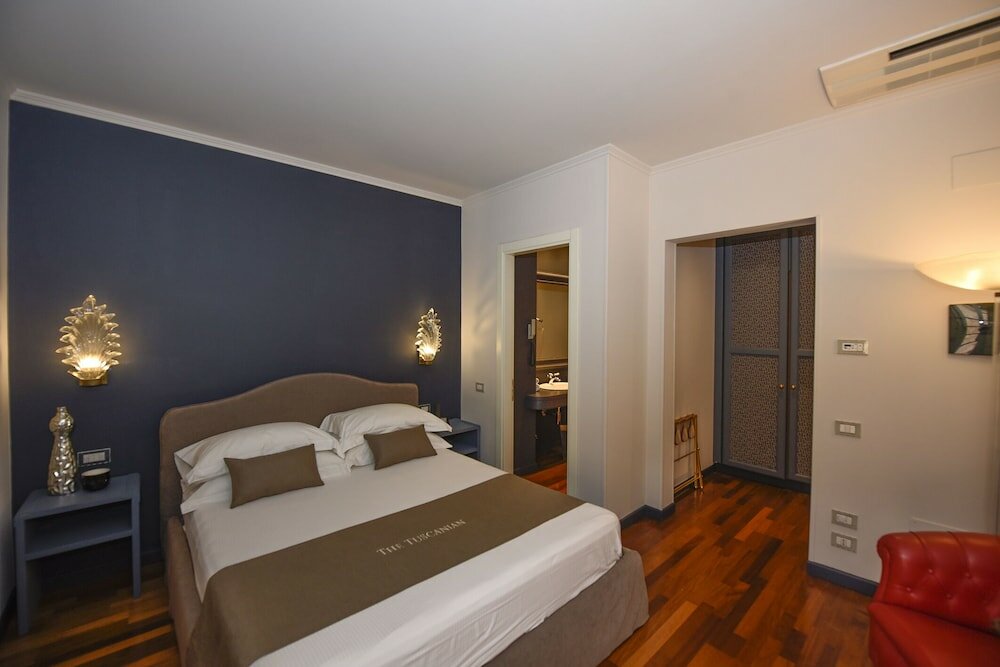 Фото The Tuscanian Hotel