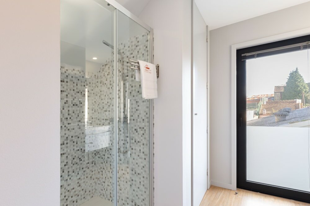 Фото Serra do Pilar Porto Suites