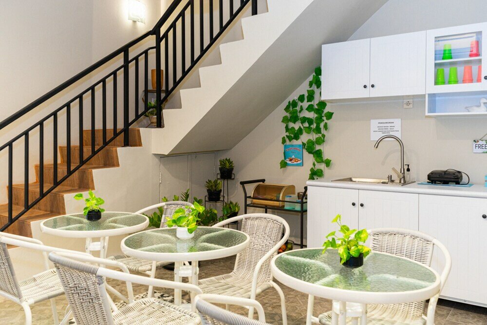 Фото RedDoorz Hostel @ Di Panjaitan Simpang Lima