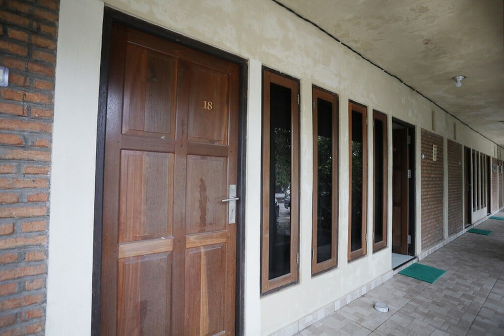 Фото RedDoorz near Bundaran Garuda 2