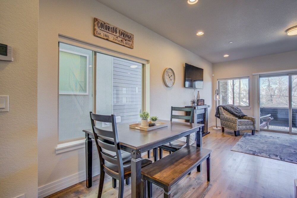 Фото Downtown Skyline Rooftop Patio Modern Townhome