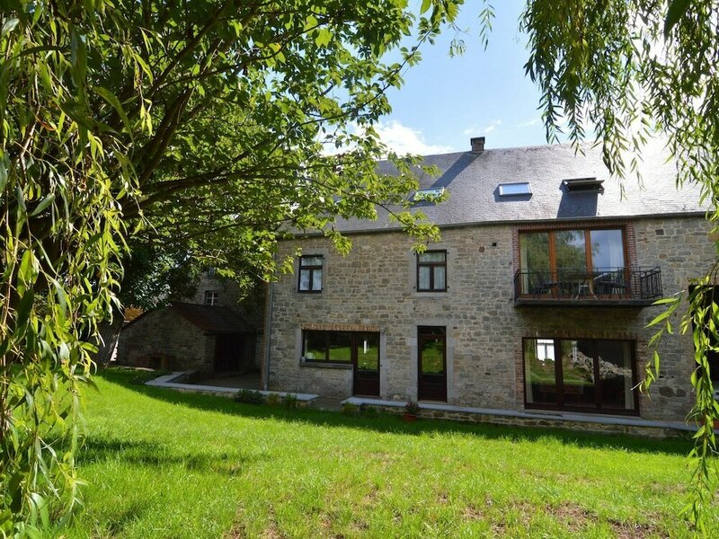 Гостиница Inviting Holiday Home in Beauraing With Garden, Terrace, BBQ
