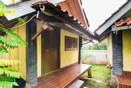 Гостиница RedDoorz near Universitas Pamulang