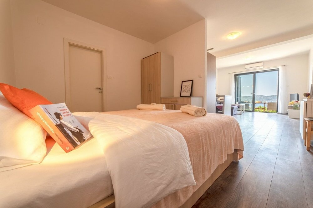 Фото Apartmani D & J