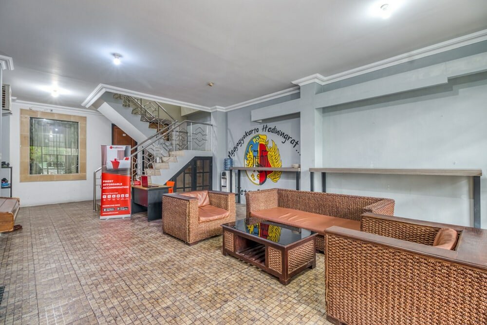 Фото RedDoorz Plus near Stadion Mandala Krida