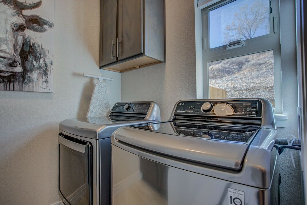 Фото Downtown Skyline Rooftop Patio Modern Townhome