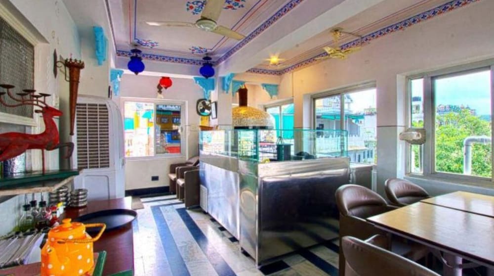 Фото Jheel Hotel and Restaurent