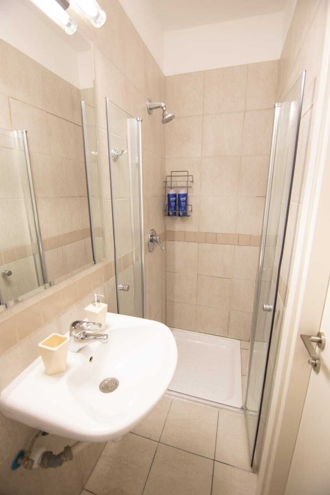 Фото Art Apartment Near Mamila best Location 1