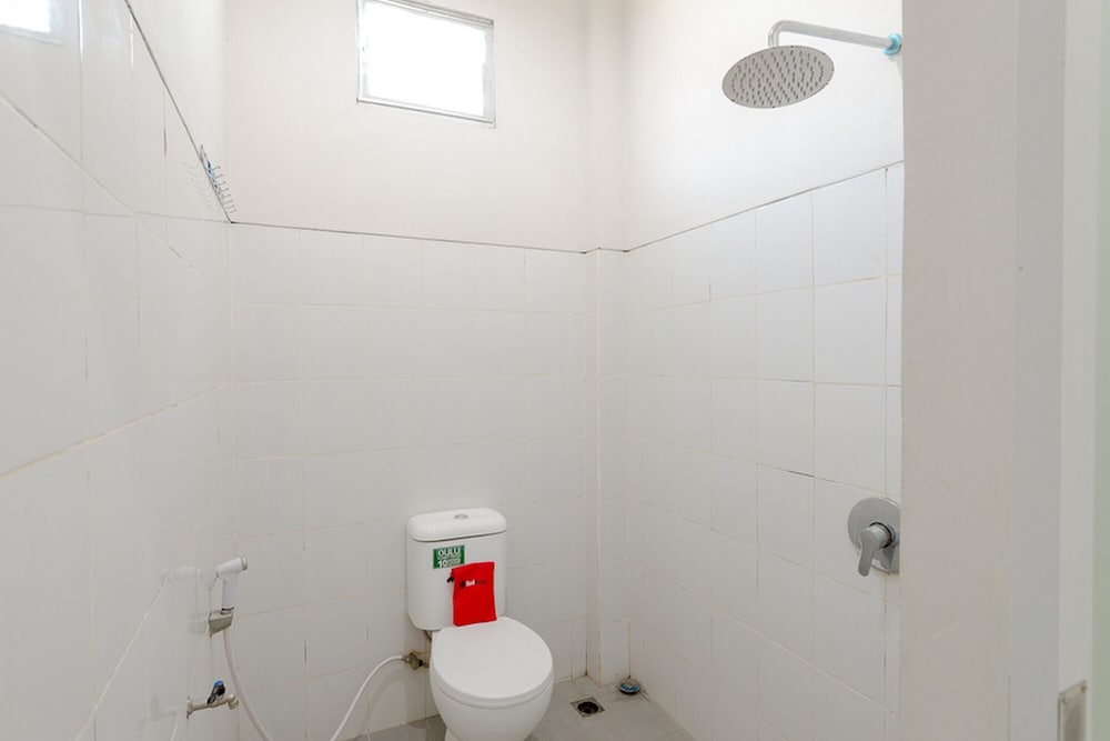 Фото RedDoorz Plus Syariah @ Raya Nginden 2