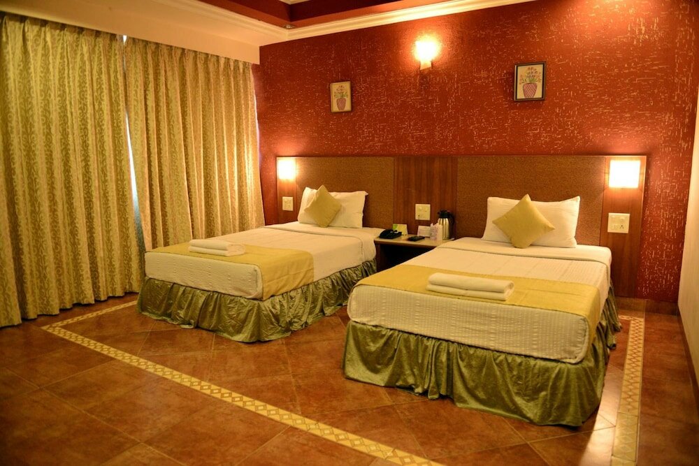 Фото Goa Woodlands Hotel