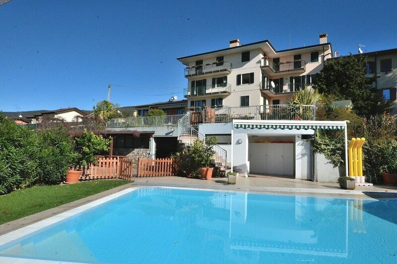 Апартаменты Apartment Montegolo Four With Pool And Lake View