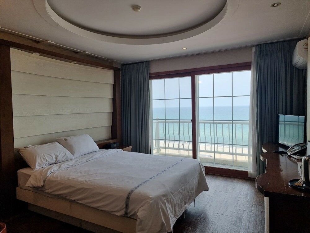 Фото Benikea Mountain and Sea Yangyang