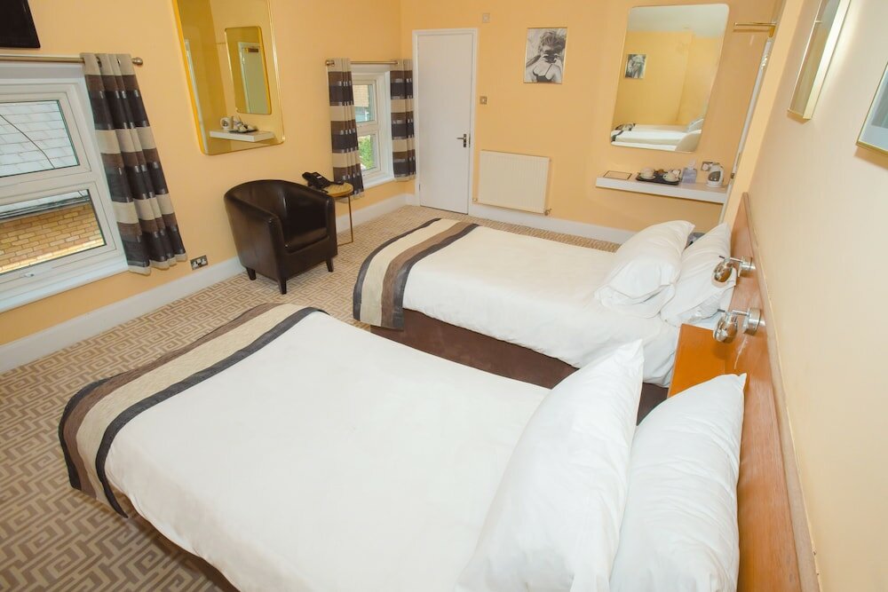 Фото The Hadley Hotel