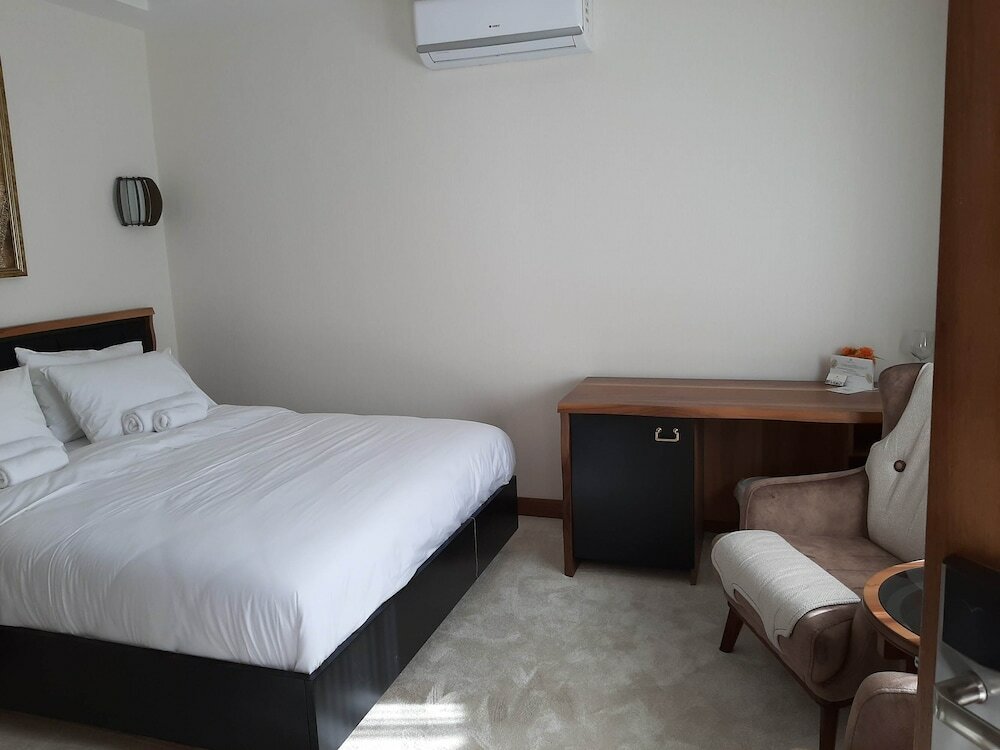 Фото Апарт-Отель Waikiki Tivat